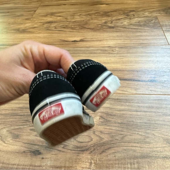 Vans Black and White Old Skool Sneakers Classic Skate Style - Picture 5 of 9